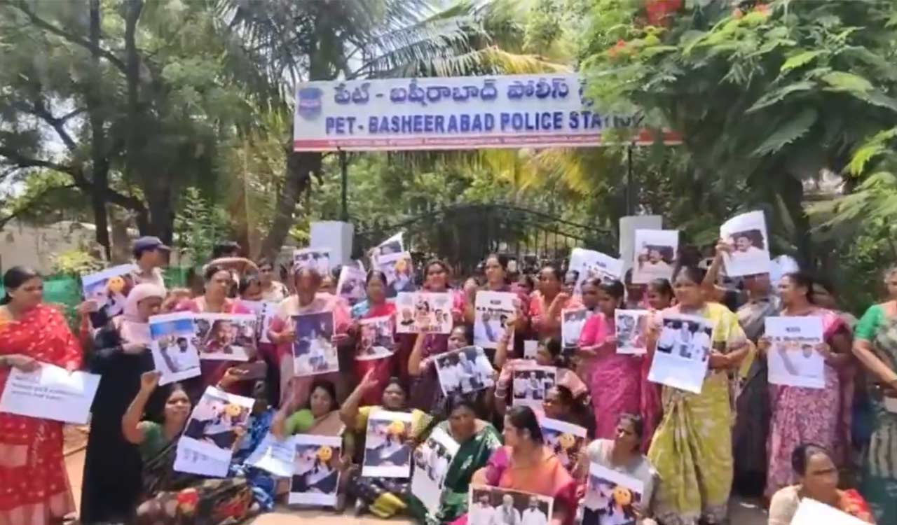 Women protest at Petbasheerabad police station demanding arrest of Bandi Sanjay’s son in POCSO case