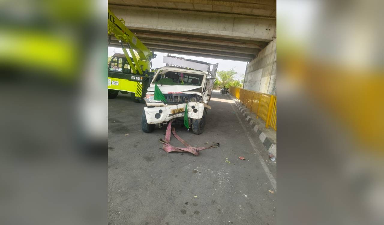 Woman dead, 18 injured as SUV hit road divider on NH-161 in Sangareddy