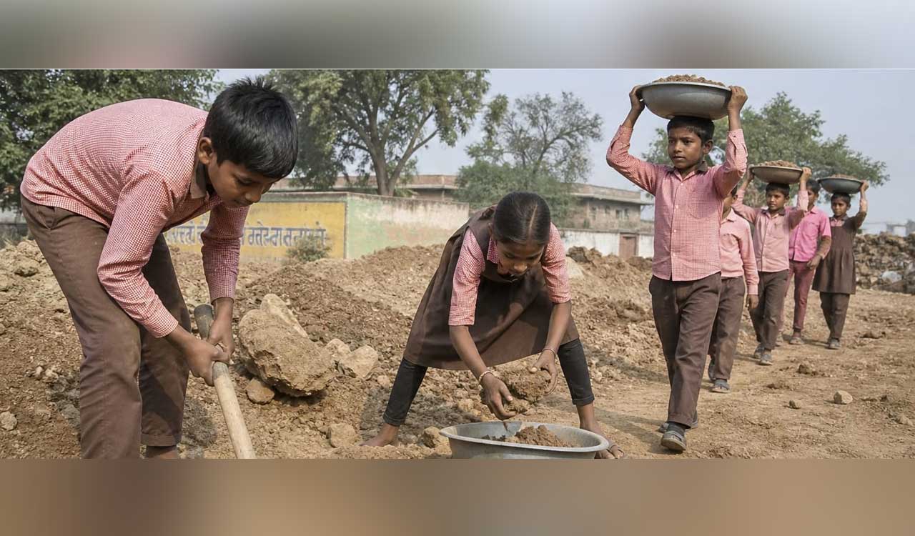 Banda school students allegedly forced to load sand in viral video