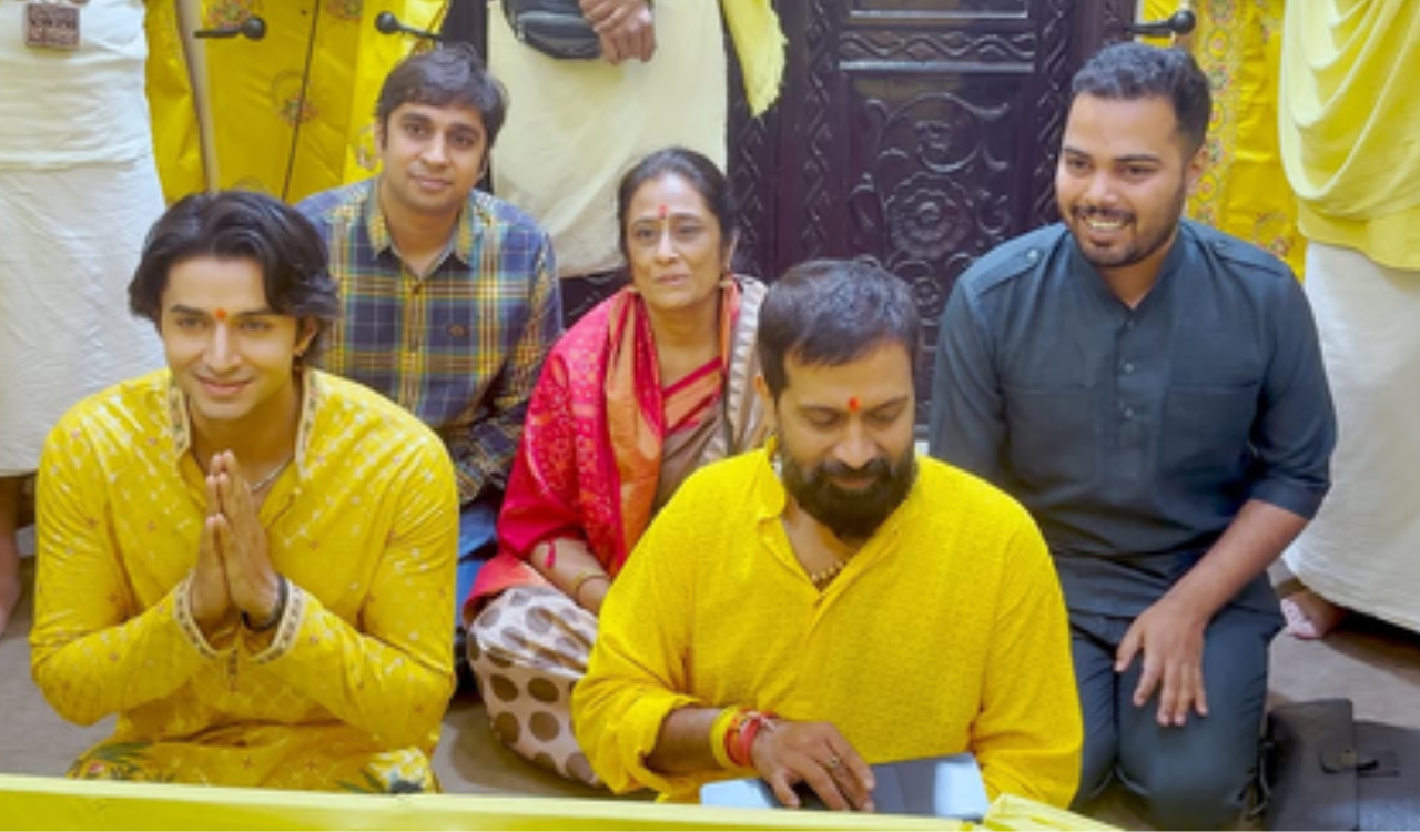 Siddharth Gupta seeks blessings from Premanand Maharaj in Vrindavan ahead of Krishnavataram