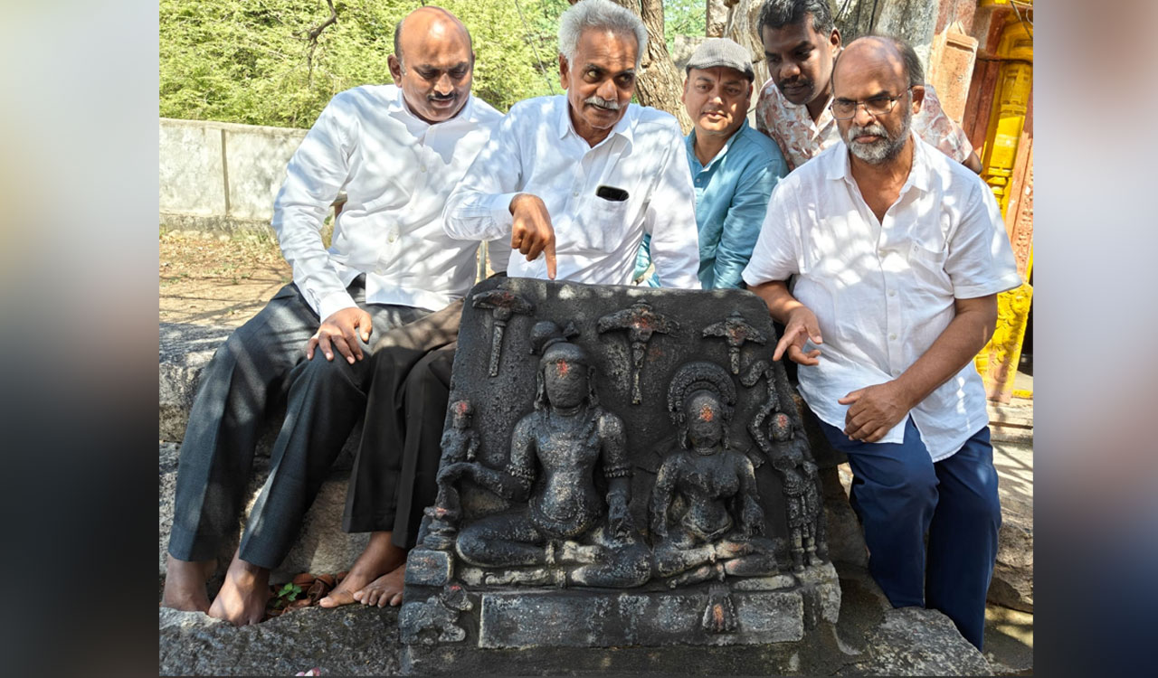 Rare sculpture of Kakatiya emperor Ganapatideva found in Telangana