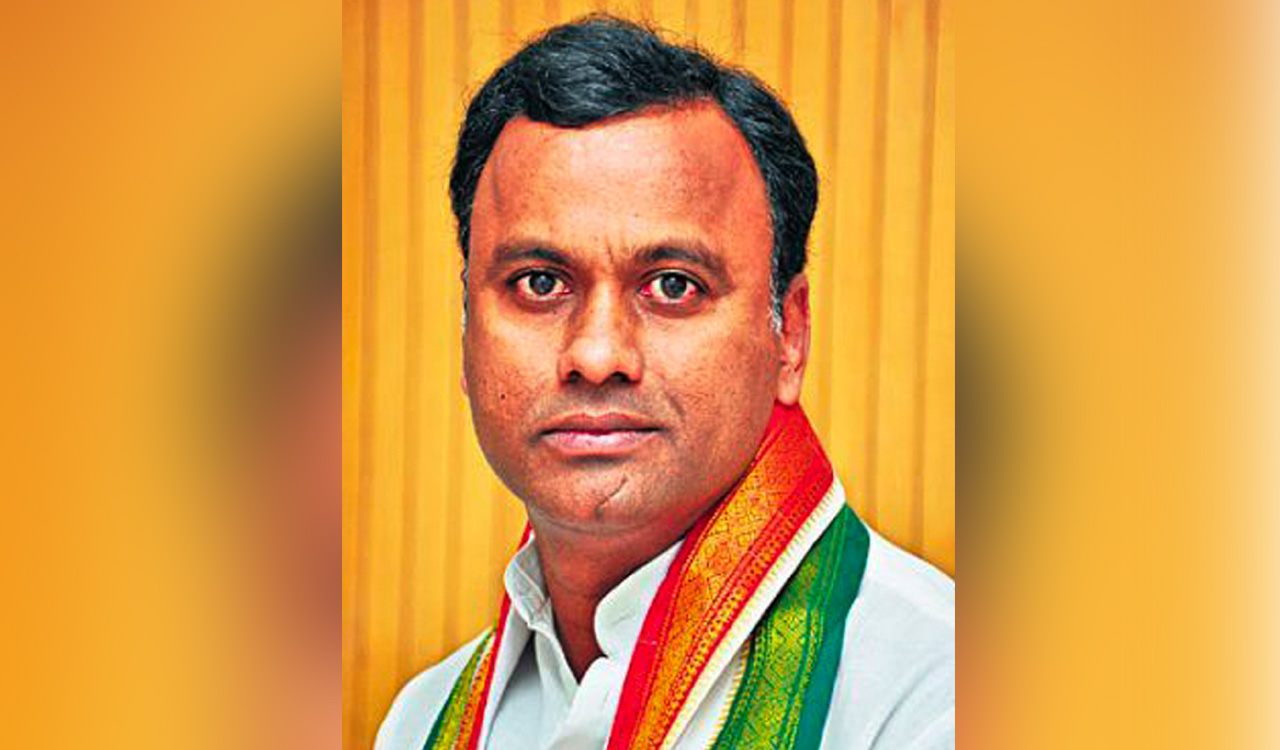 Rajgopal Reddy apologises to farmers over procurement delays in Telangana