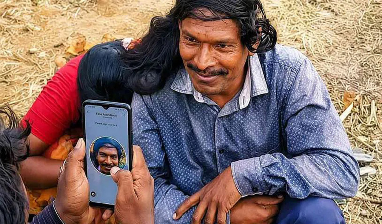 A labourer’s funny tweak to register on attendance EGS app in Mahabubabad goes viral