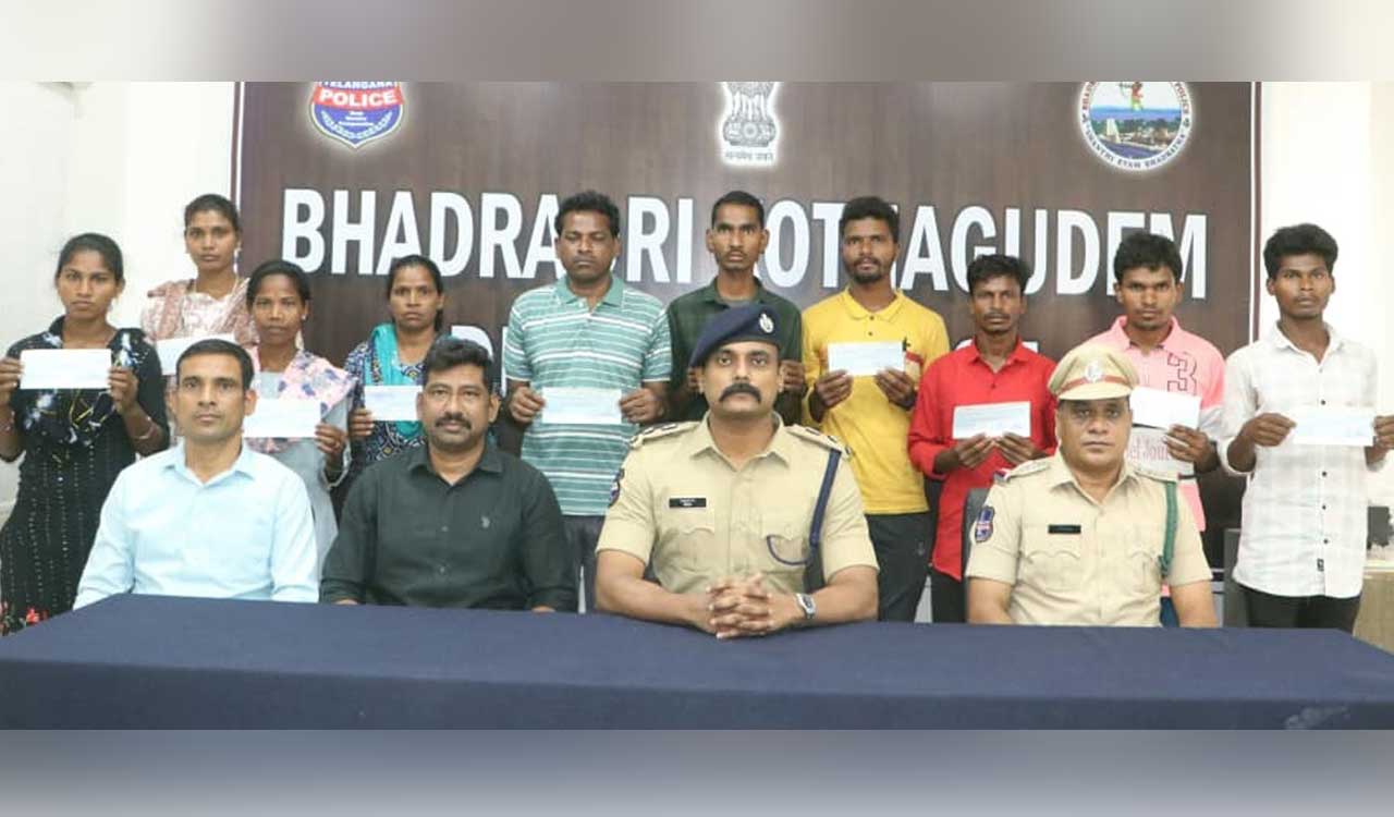 Kothagudem SP Rohith Raju hands over rewards worth Rs 55.60 lakh to surrendered Maoists