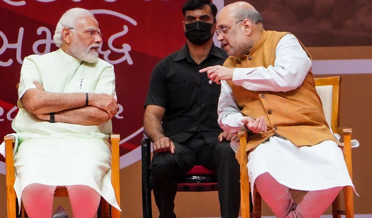 Modi and Shah pay tribute to BJP workers at Bengal oath ceremony