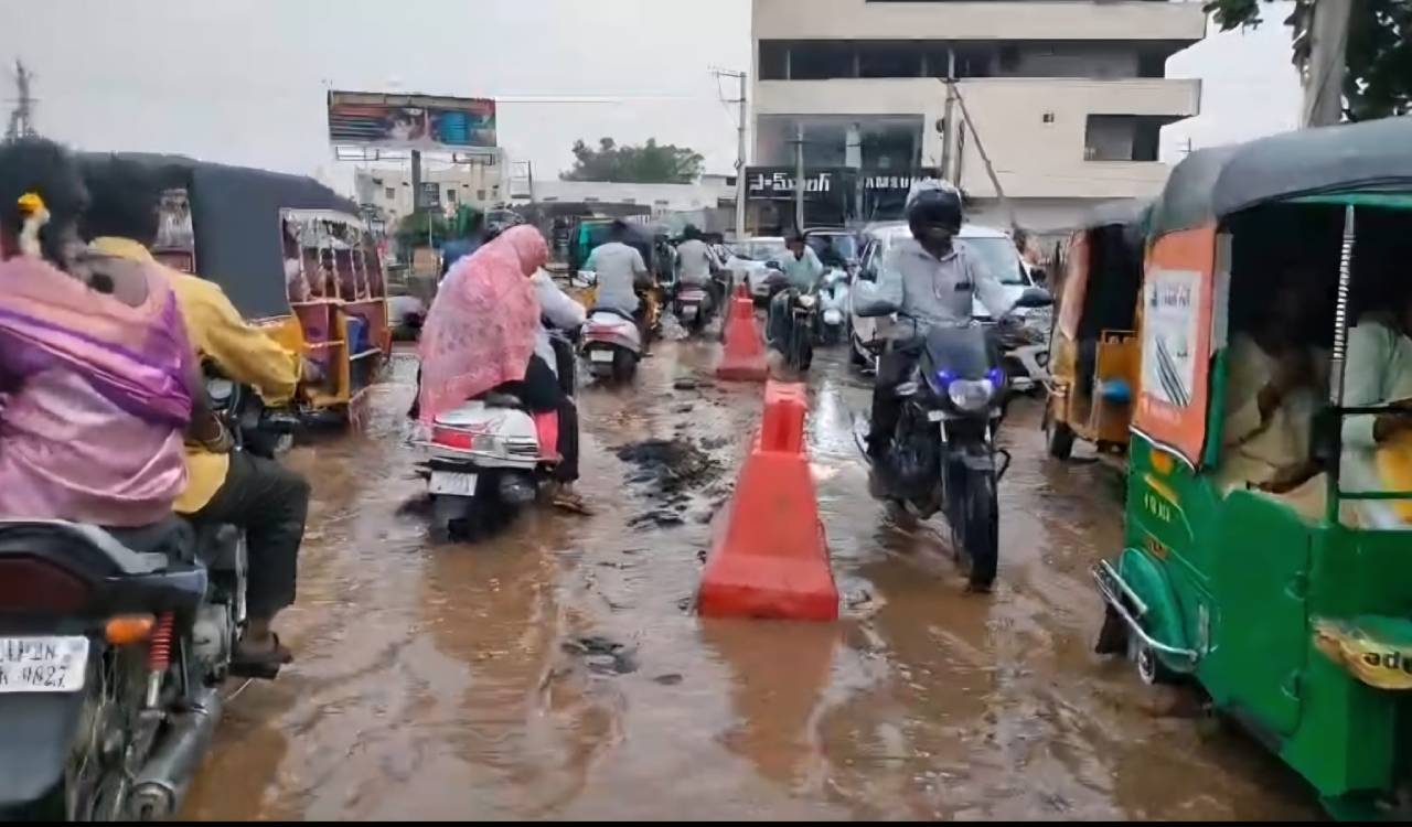 Sudden downpour disrupted traffic, power in Medak town