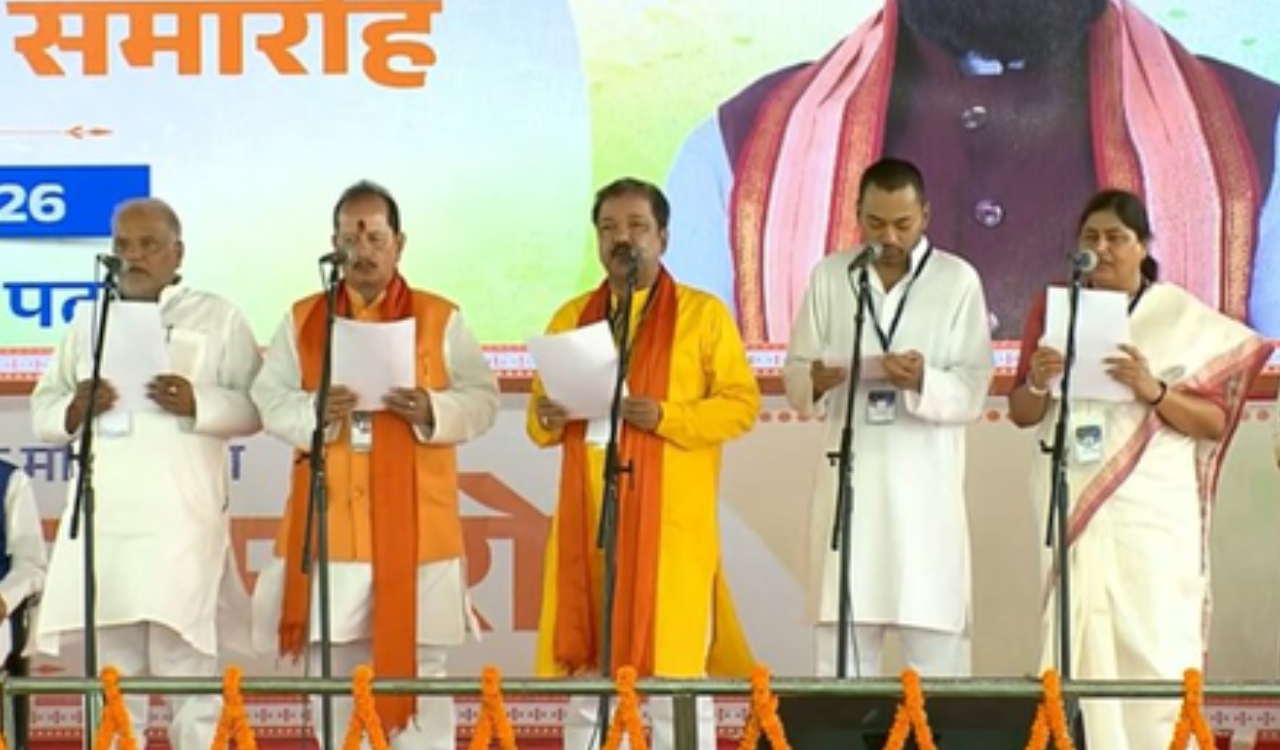 NDA show of strength as new Bihar ministers take oath in Patna