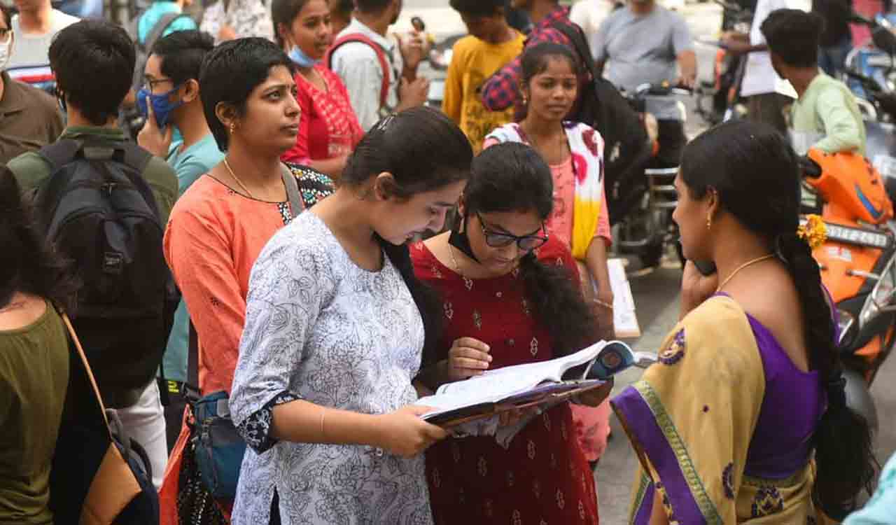 Telangana Headmasters support merger of TGBIE and School Education department