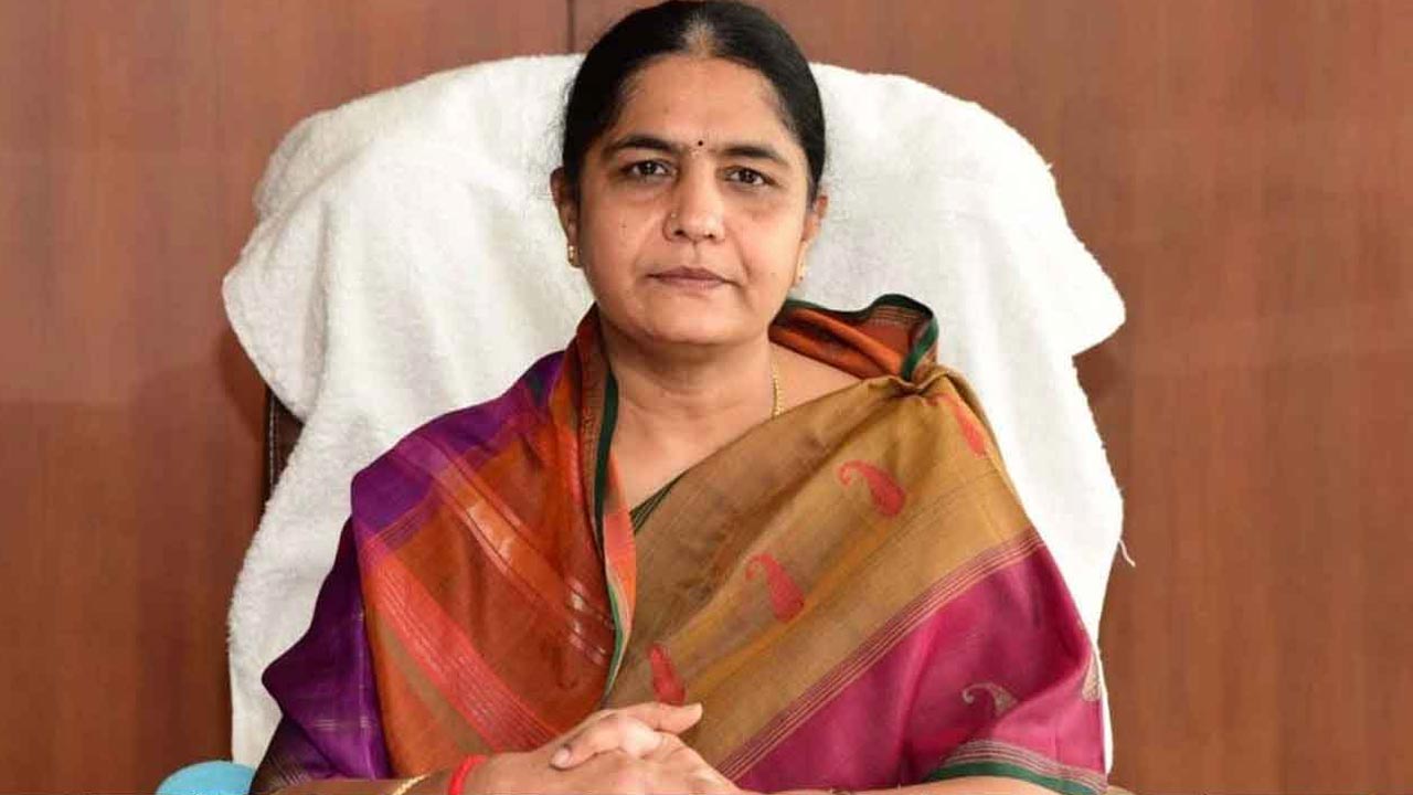 Sunitha Lakshma Reddy slams Congress over paddy procurement delays in Medak