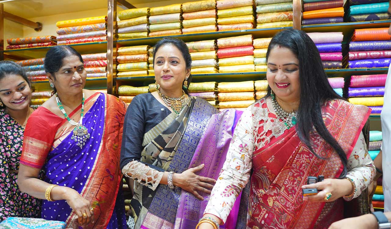 Vayyaarie Sarees opens new store in Nizampet with grand response