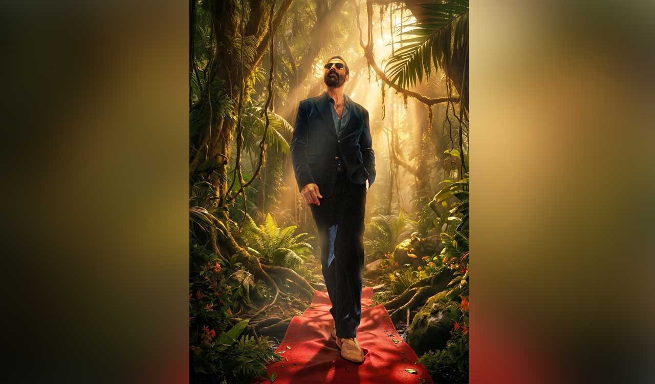 Akshay Kumar teases his ‘Next’ movie ‘Welcome to the Jungle’ with stylish new look