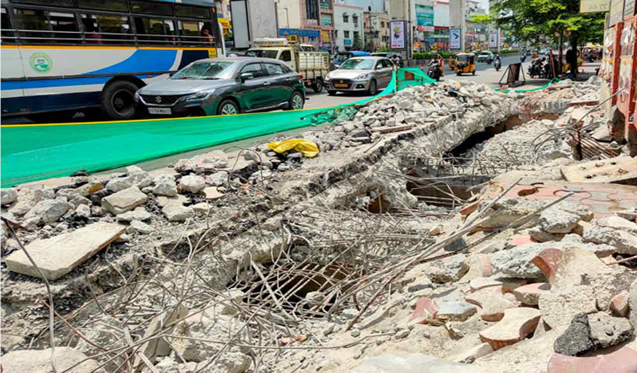 Stormwater drain works trigger traffic snarl on SR Nagar–Mythrivanam road