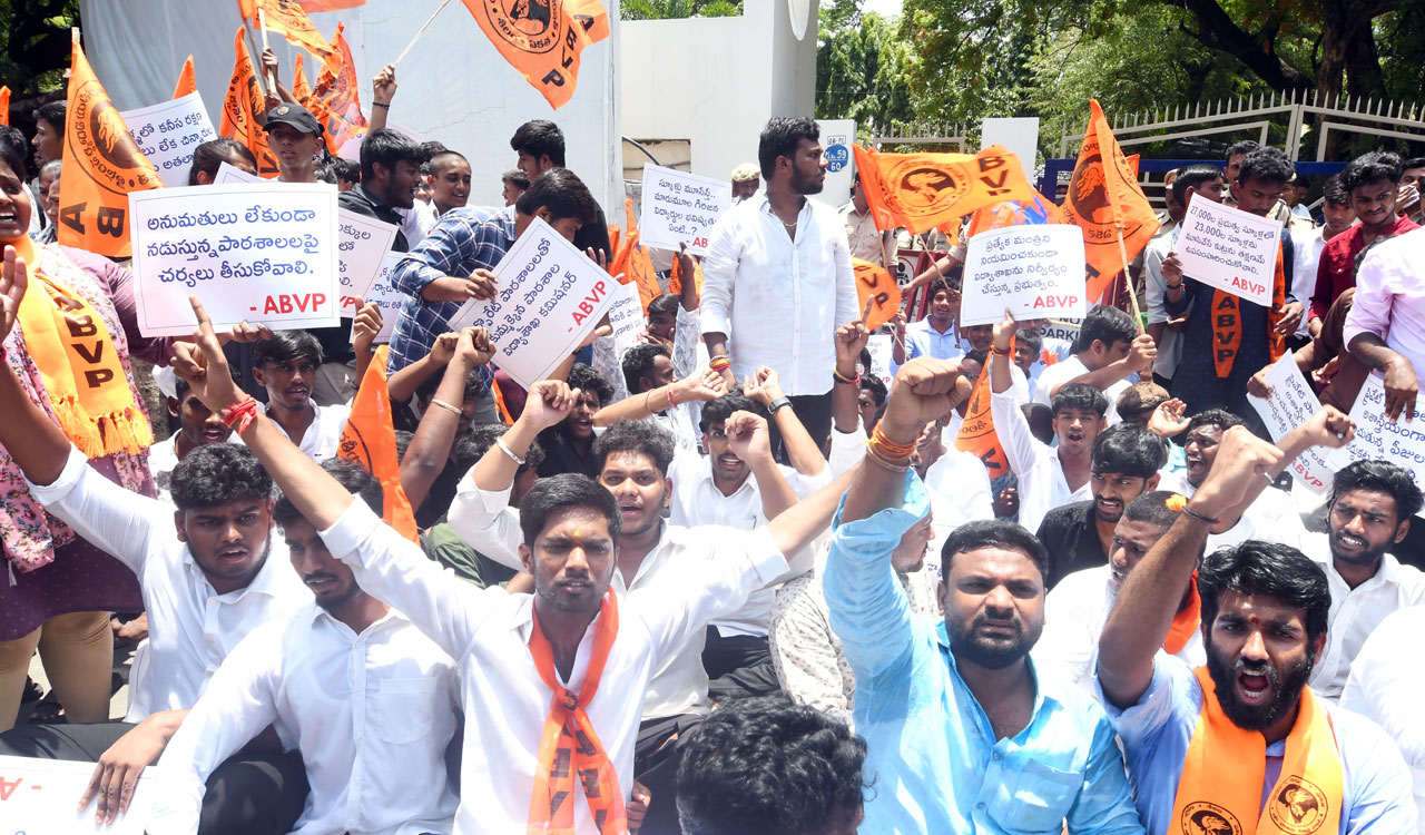 ABVP protests in Hyderabad over alleged plan to close government schools