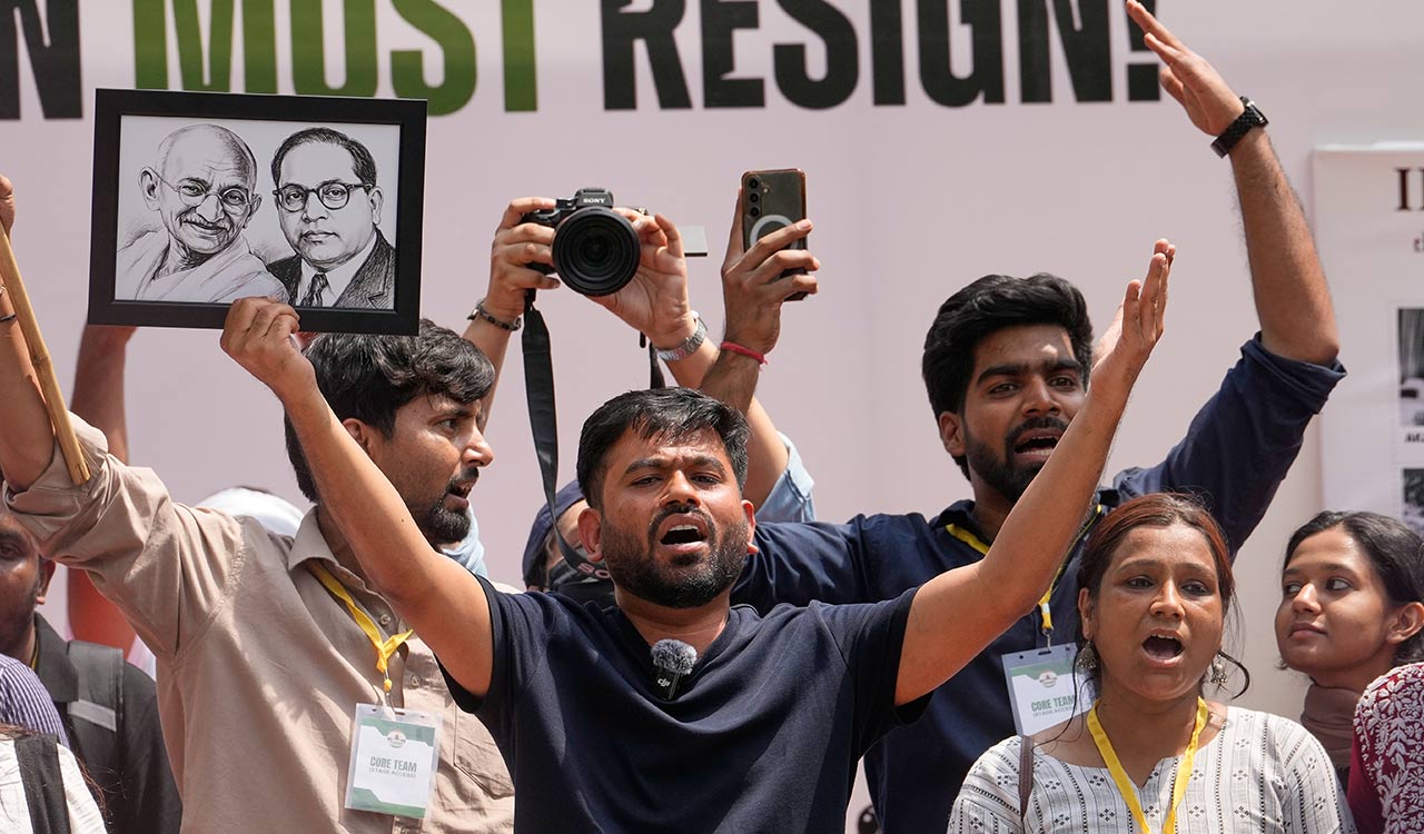 Dipke continues Jantar Mantar sit-in, seeks farmers’ support for protest