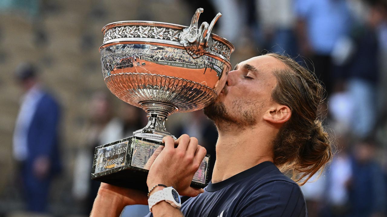 Alexander Zverev wins maiden French Open title after five-set battle