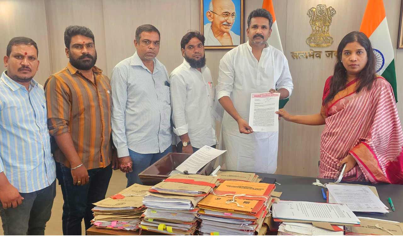 BRS approaches Hyderabad district collector to protect Rs 800-crore Trimulgherry land