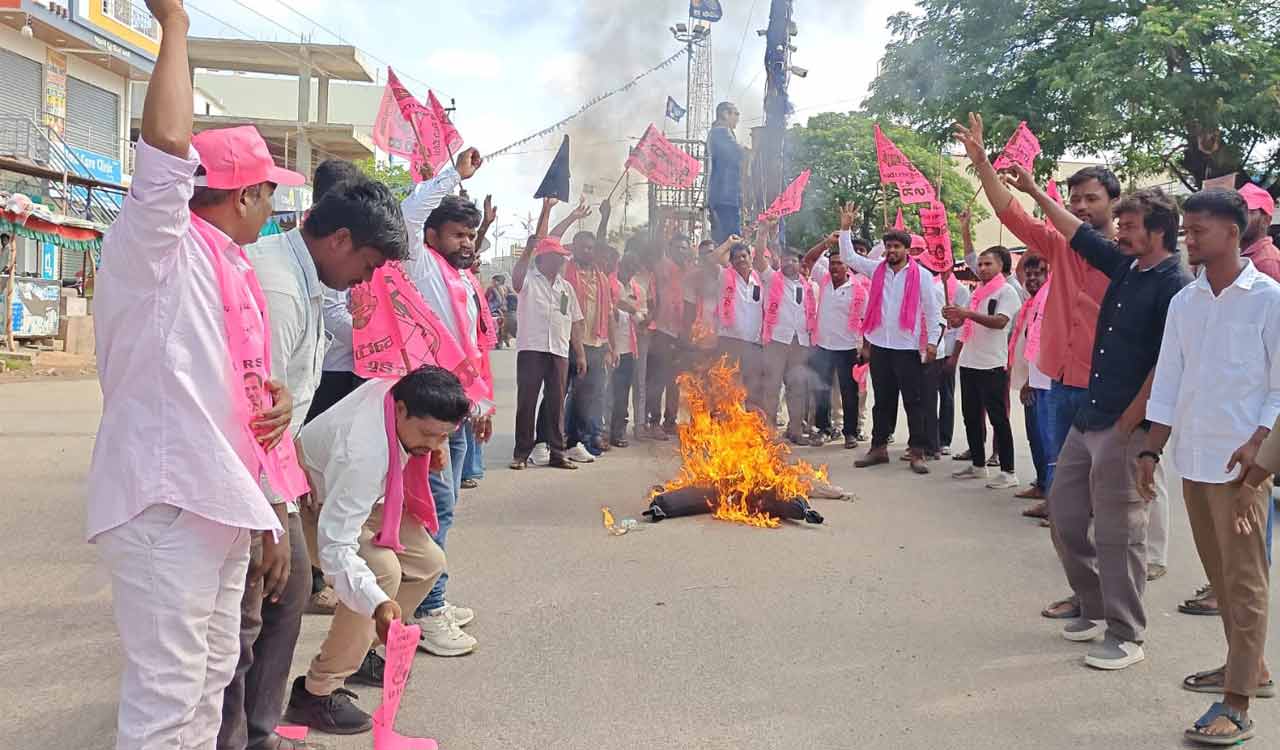 BRS leaders placed under house arrest ahead of CM’s tour, burn CM’s effigy in Nagarkurnool