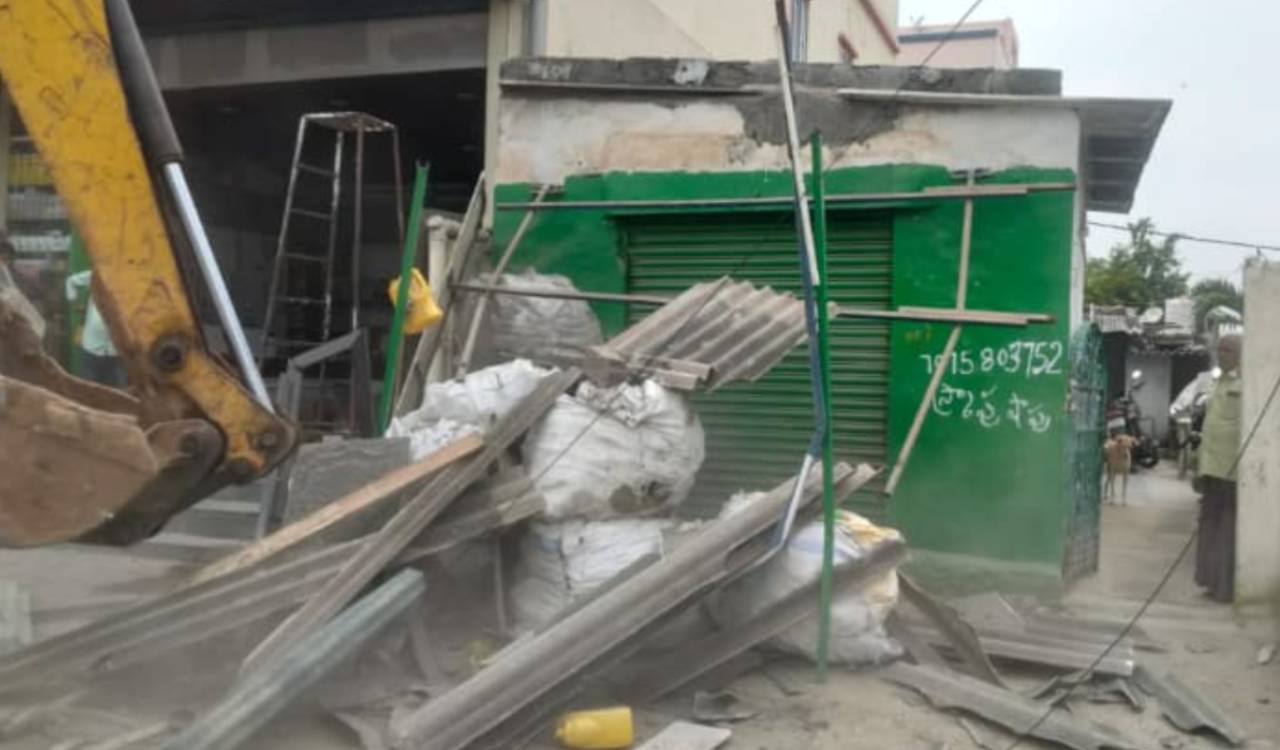 CMC clears 506 encroachments, restores 30 km of footpaths