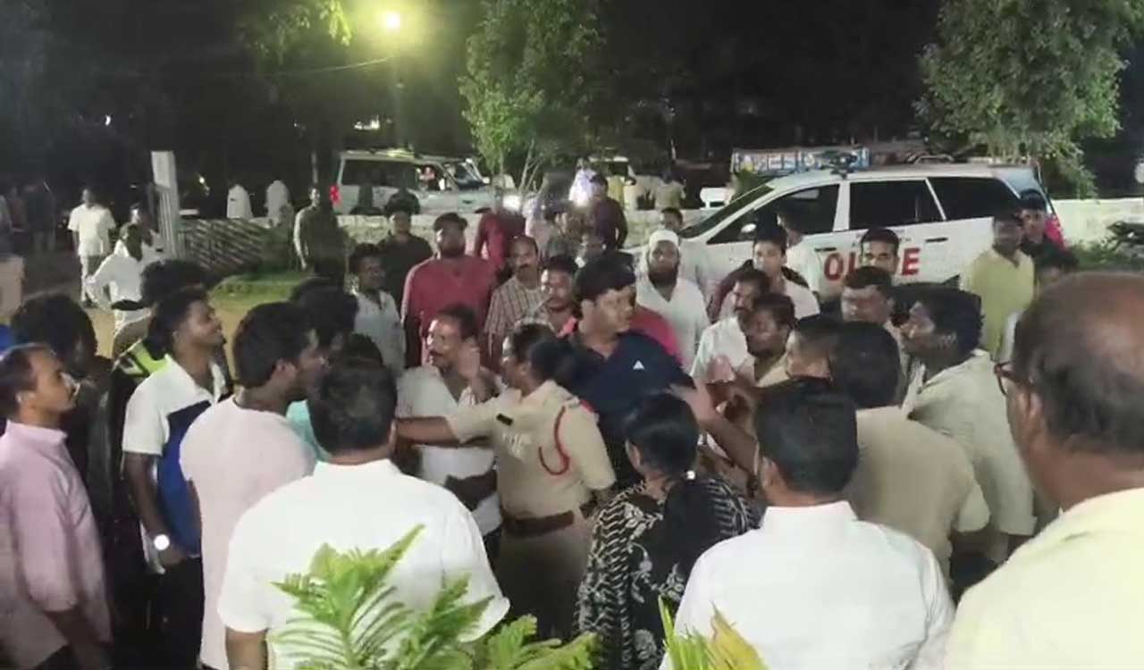 CPI, Congress factions clash at Paloncha in Kothagudem, cases booked