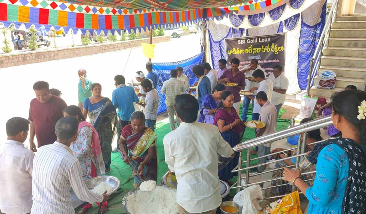 Chennur SBI gold fraud victims oppose settlement options, demand loan waiver