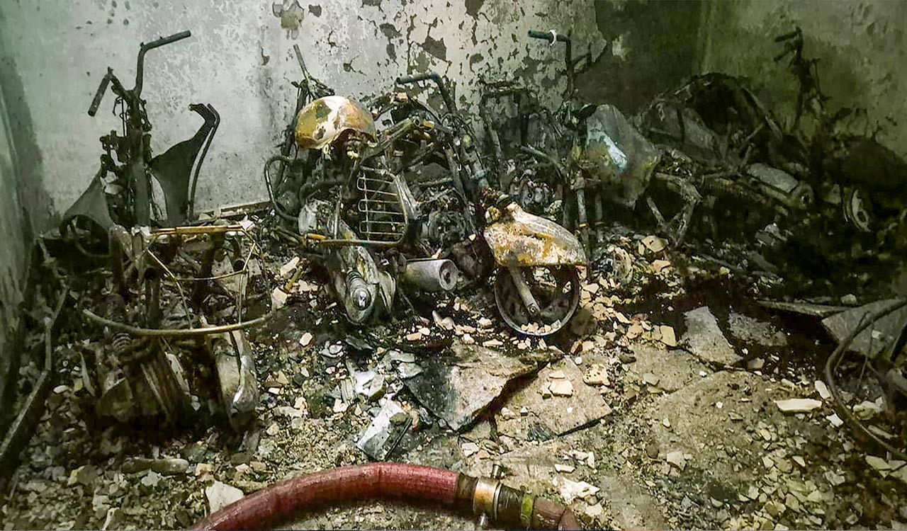 17-year-old girl among four held for setting Delhi building ablaze