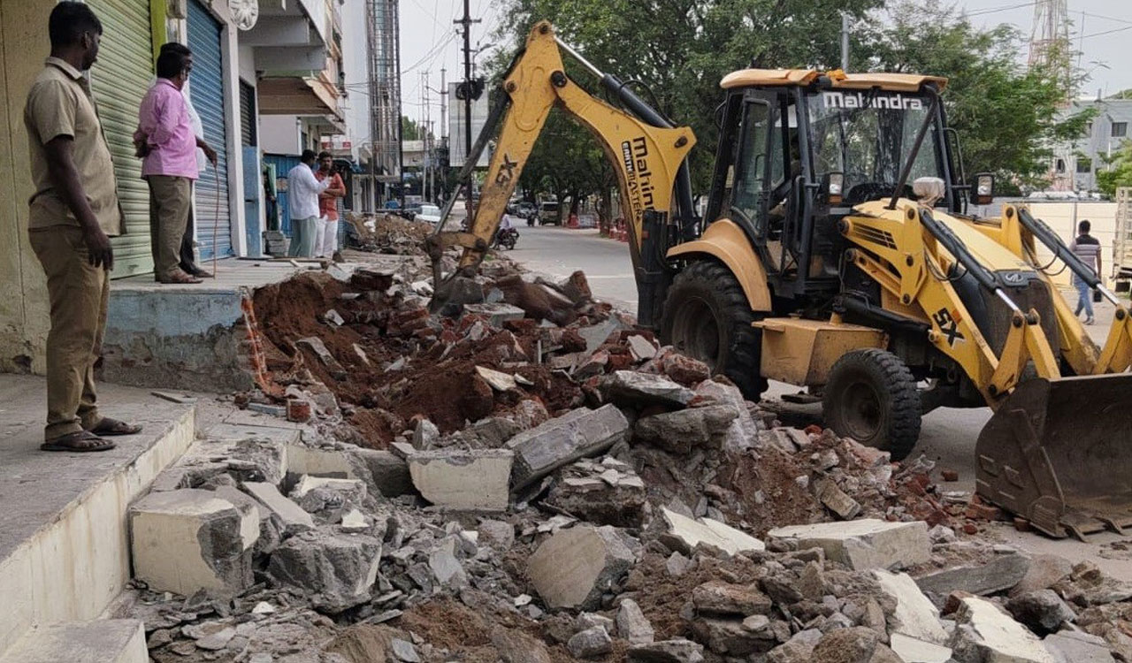 GHMC removes 283 encroachments across Hyderabad in major drive