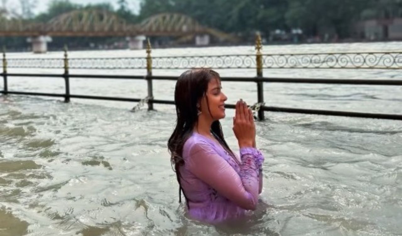 Genelia D’Souza remembers husband Riteish Deshmukh with holy Ganga dip on Vat Purnima