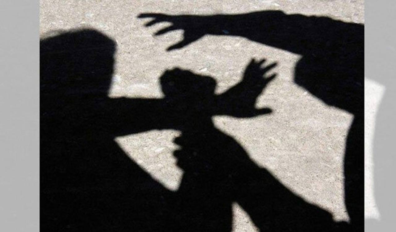 Woman’s gold chain snatched by helmeted man in Amberpet