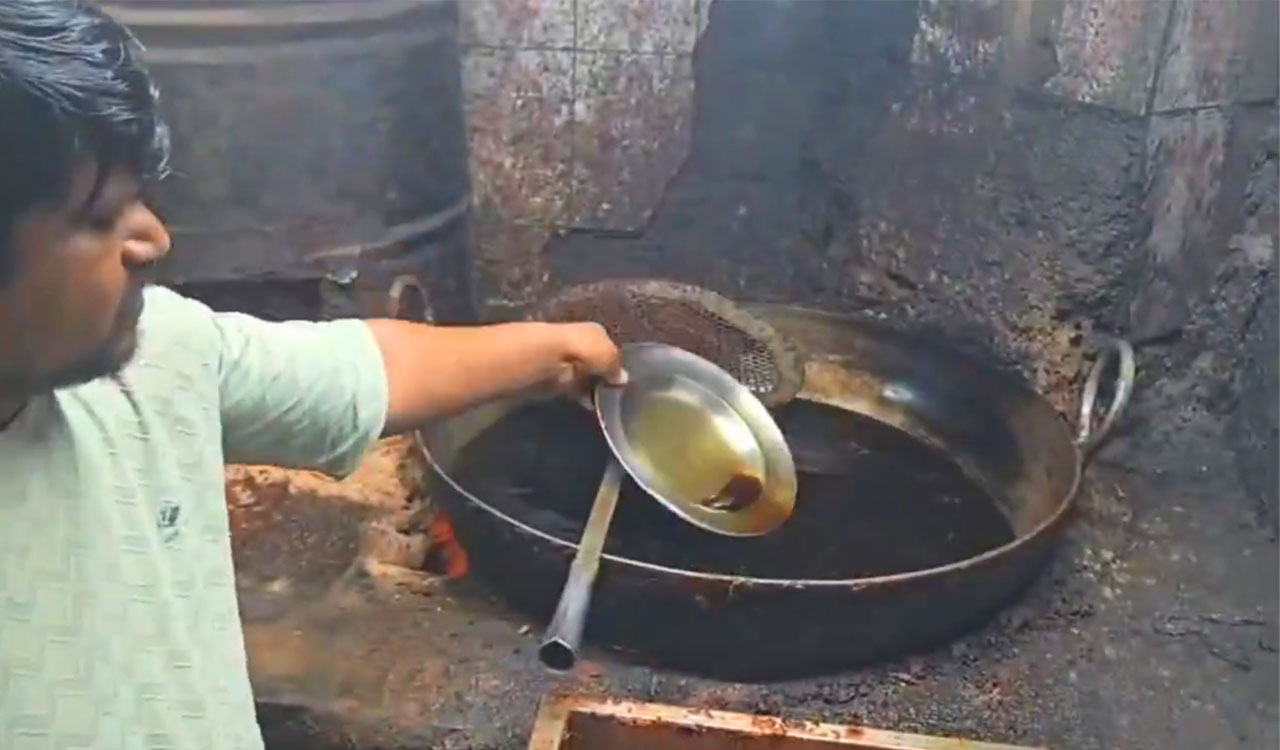 Hyderabad: H-FAST raids unlicensed Charminar food godown, seizes adulterated chicken and oil