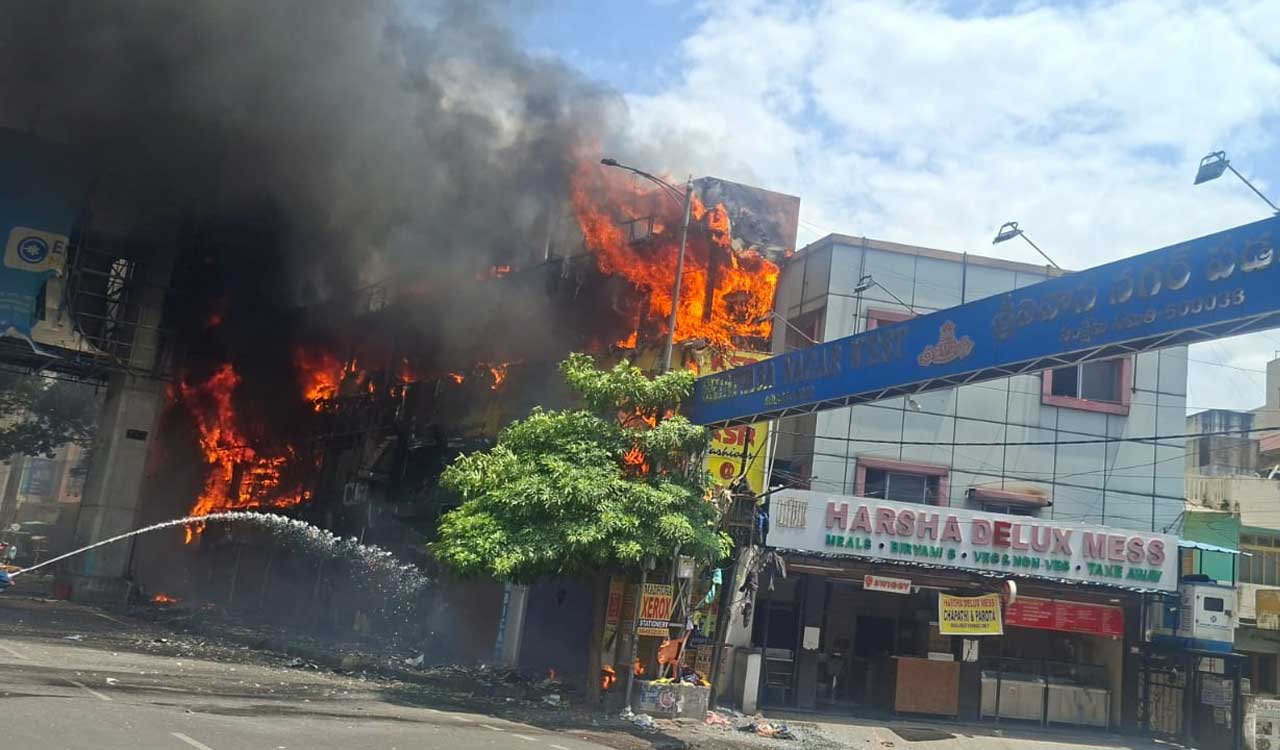Hyderabad: Fire breaks out at garments store in Ameerpet’s Maitrivanam, no casualties reported
