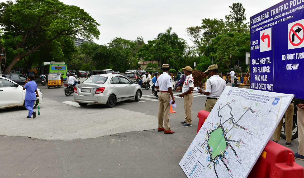 Hyderabad: One-way trial run by traffic cops at KBR Park exposes confusion and traffic chaos at key junctions