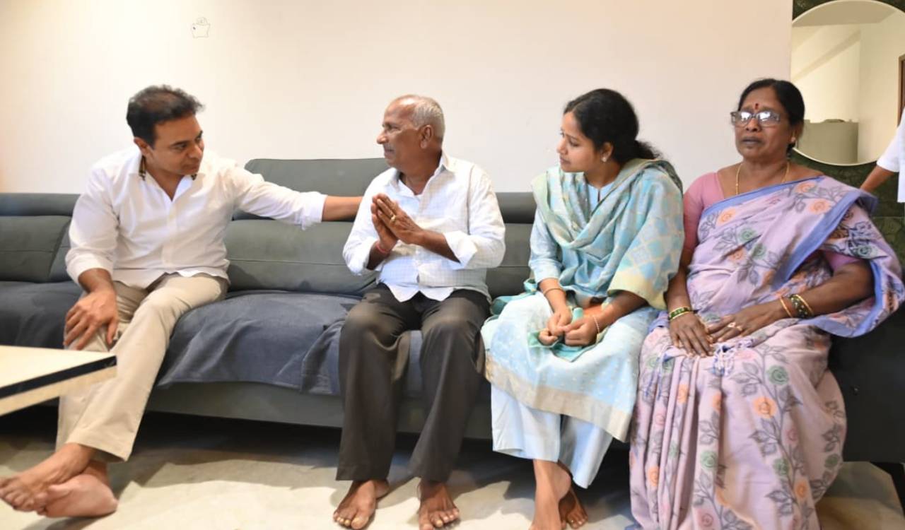 KTR visits ex-MLA Balka Suman’s family, extends solidarity