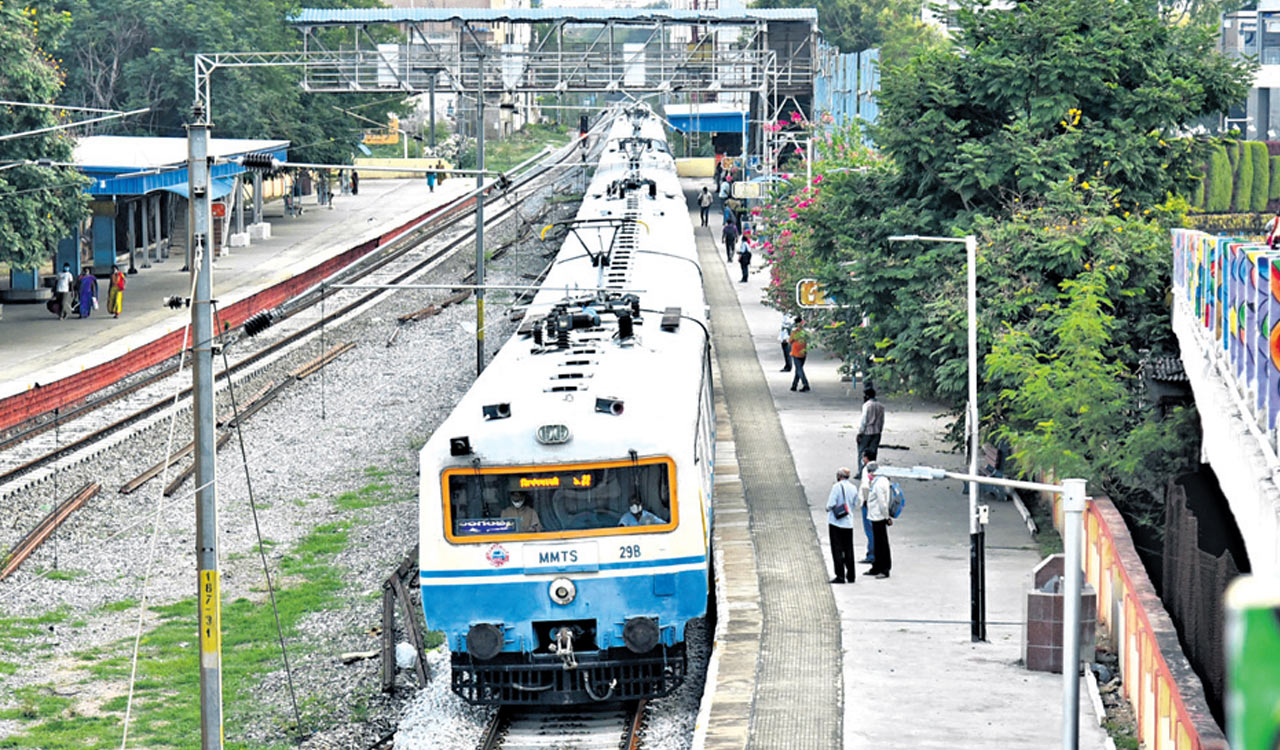 SCR bans morning walks on MMTS platforms at several Hyderabad stations