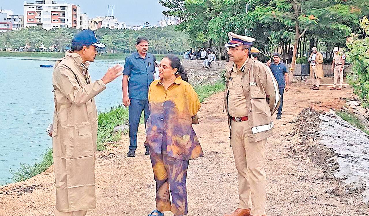 DGP CV Anand inspects rain-hit areas, reviews traffic measures