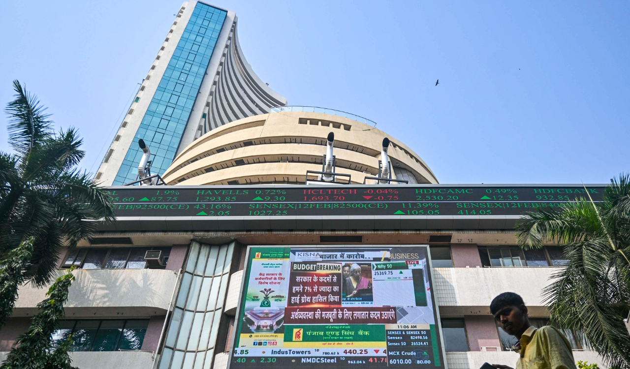 Markets end week lower amid global uncertainties, profit booking