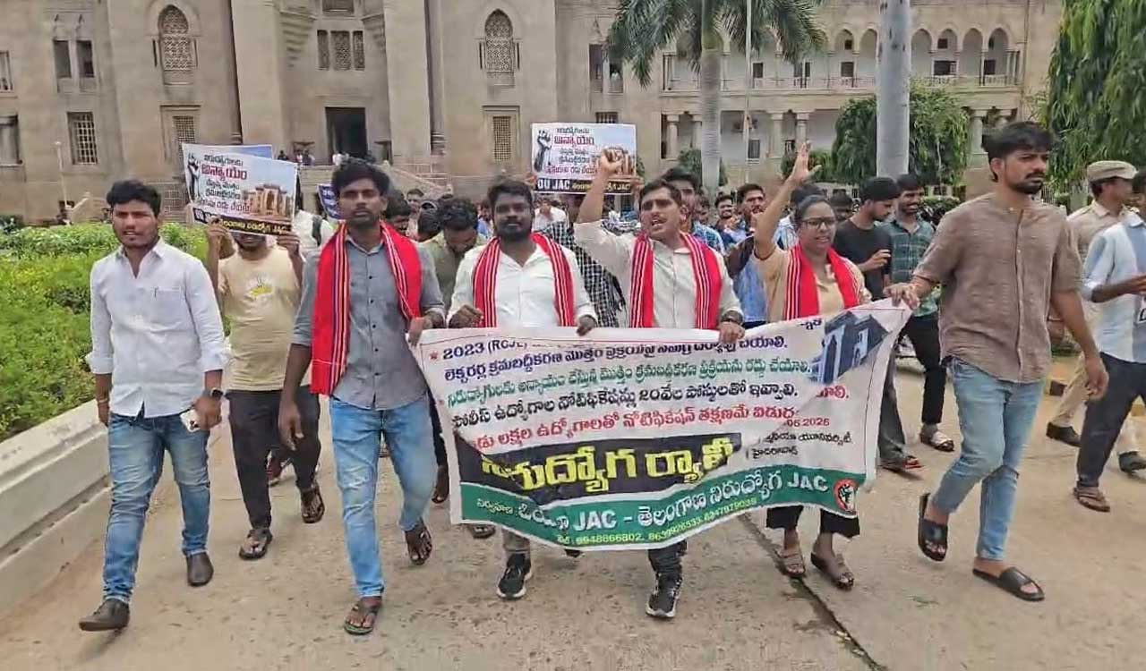 Unemployed youth protest at Osmania University over contract regularisation