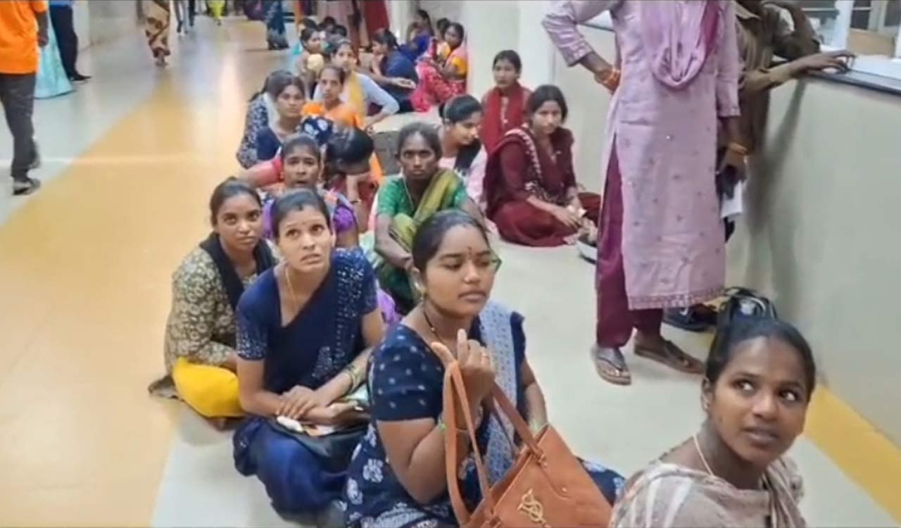 Pregnant women forced to sit on floor in Siddipet hospital
