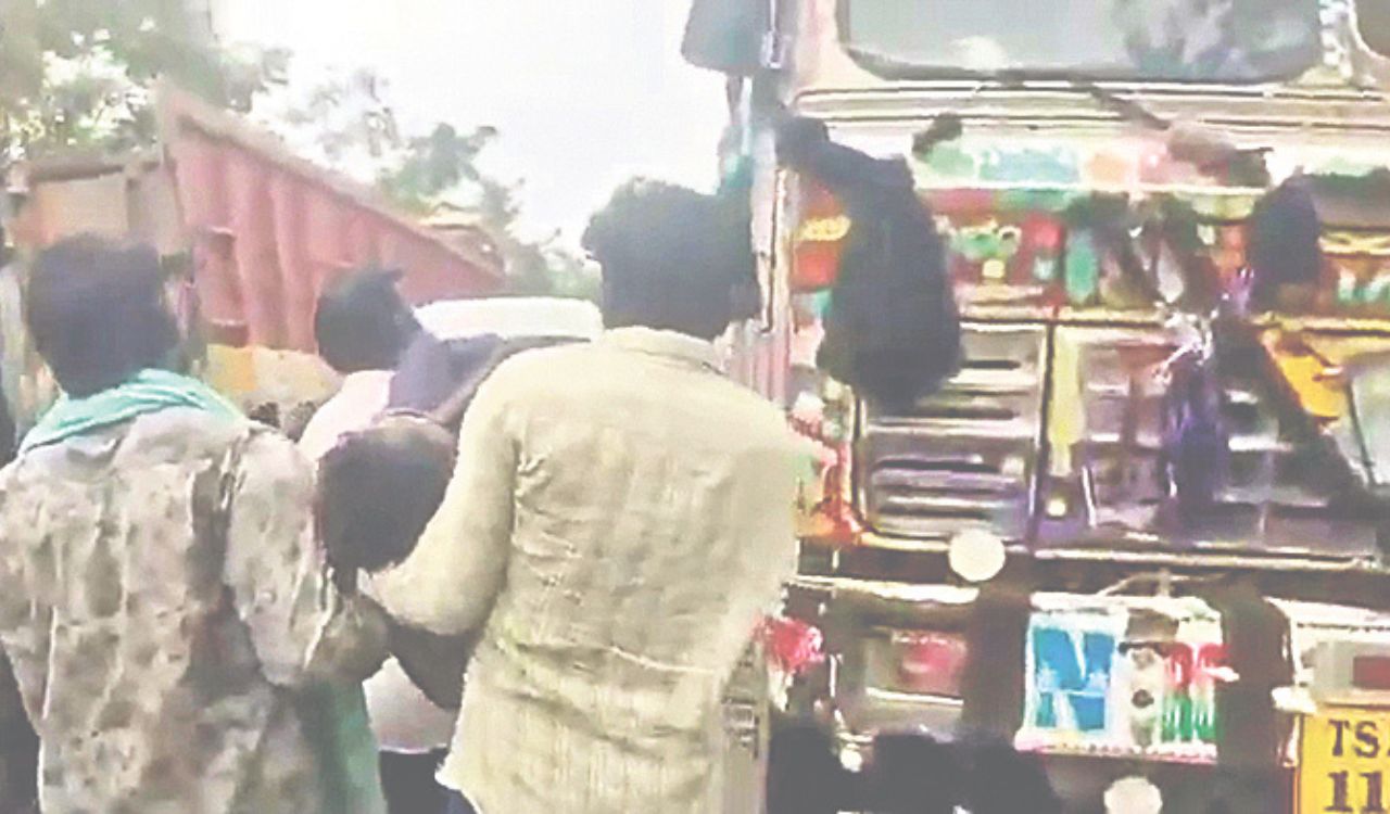 Sand trucks obstructs passage of ambulance, a youth lost his life in Manuguru