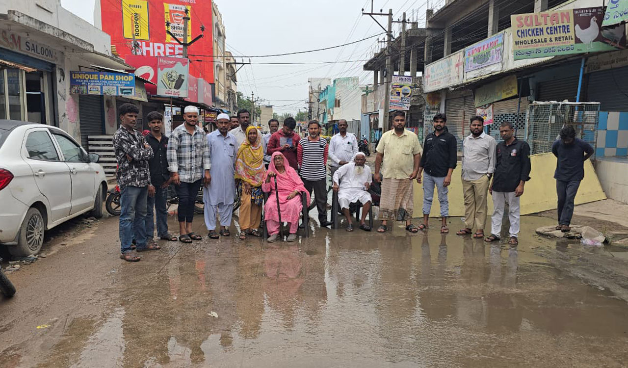 Four-month drainage overflow leaves Shaheennagar residents in distress