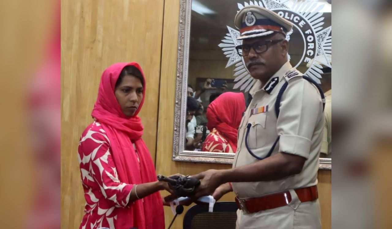 Top Maoist leader Shakuntala Mahato alias Pushpa surrenders before Kolkata Police