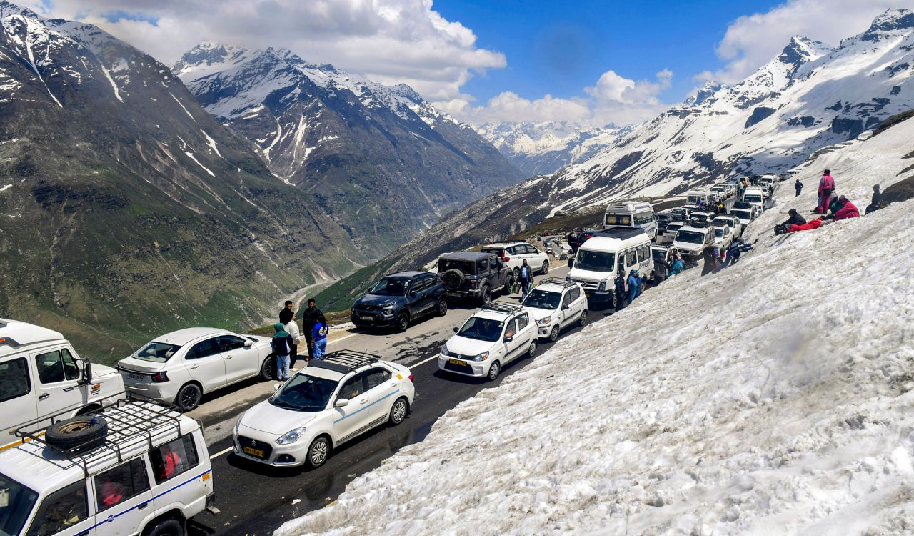 Hill station rush: Police adopts 5-point traffic plan as 15 lakh vehicles enter Shimla in 45 days
