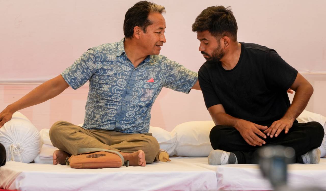 Wangchuk’s hunger strike enters day two amid CJP protest at Jantar Mantar