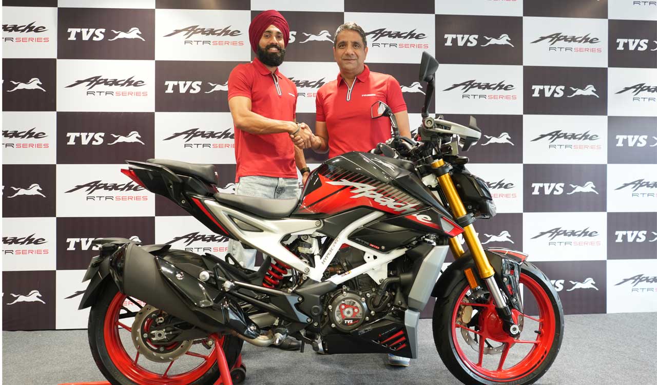 TVS Motor honours India’s fastest sprinter Gurindervir Singh with Apache RTR 310
