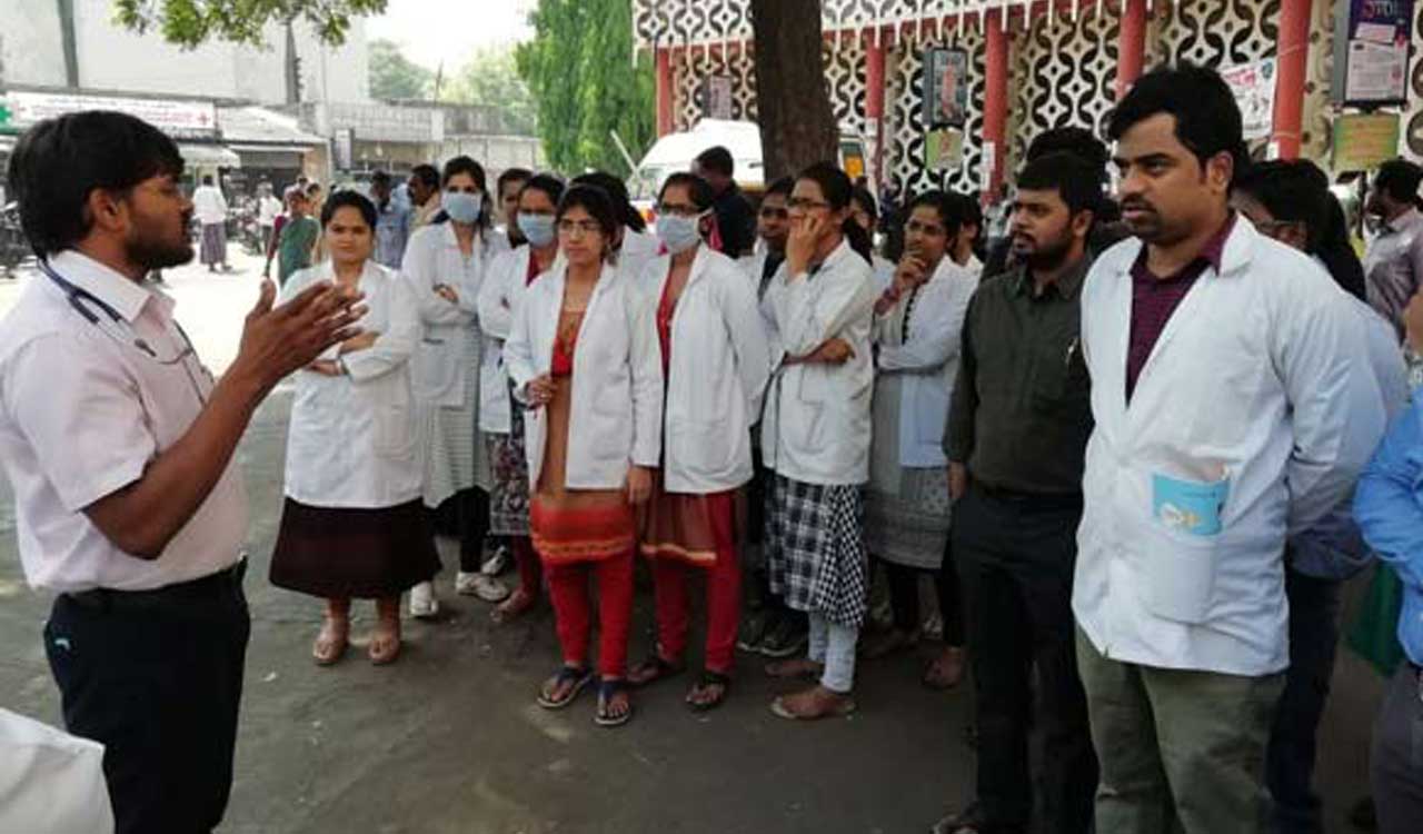 Telangana medicos oppose proposal to raise faculty retirement age to 70