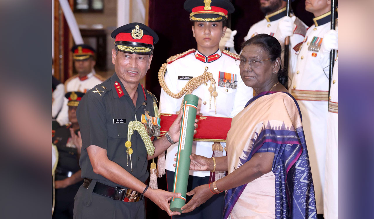 President Droupadi Murmu confers AVSM on Lt Gen Neeraj Varshney