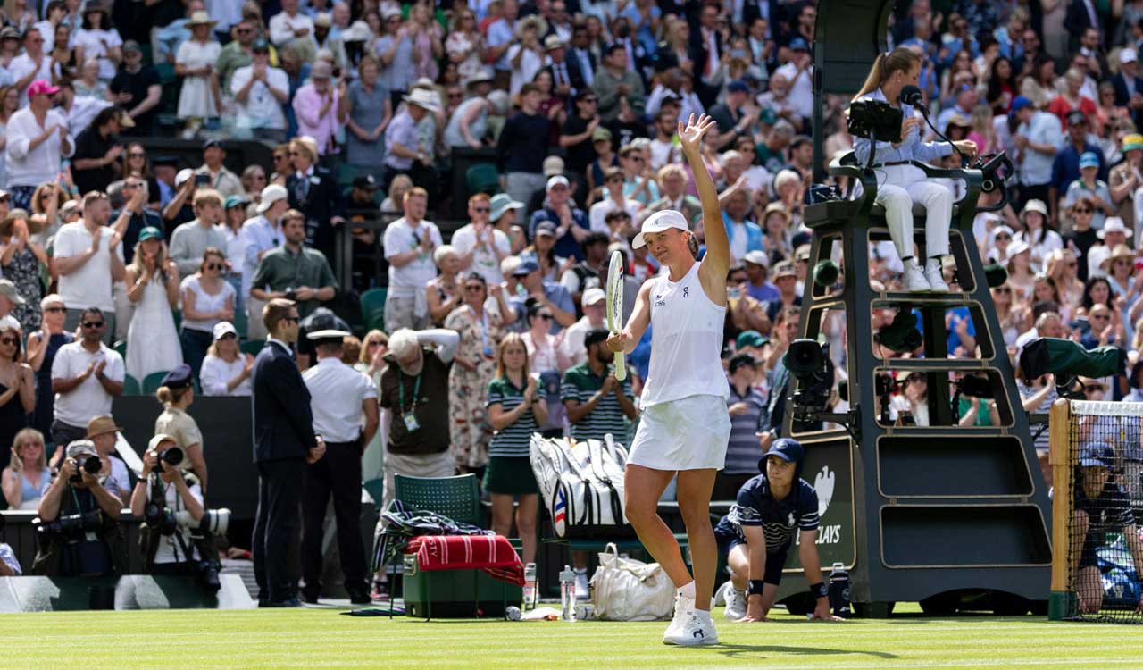 Iga Swiatek survives first-round scare to advance at Wimbledon 2026