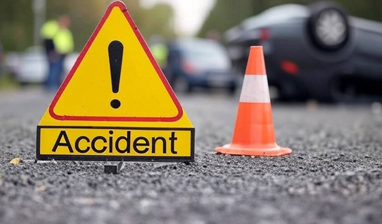 Hyderabad: Tipper runs amok in Warasiguda, narrow escape for pedestrians