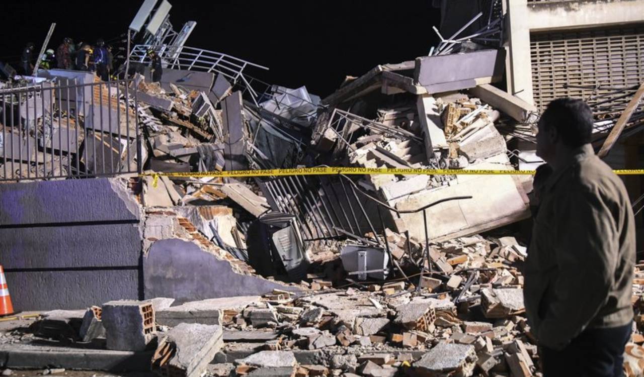 Death toll in Venezuela earthquakes rises to 235 as rescue efforts continue