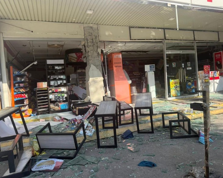 Five killed in 7.8 magnitude Philippines earthquake; tsunami waves up to 1.4 metres