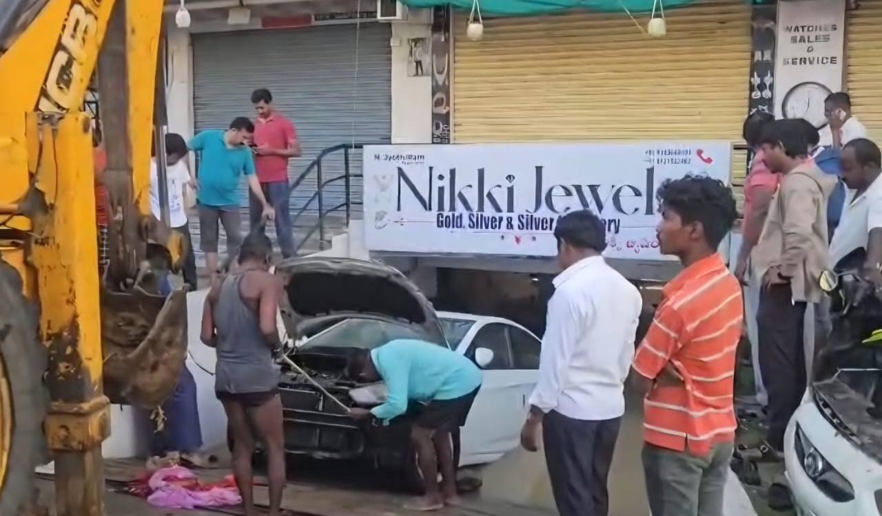 Rainwater floods apartment cellars in Ameenpur, cars damaged